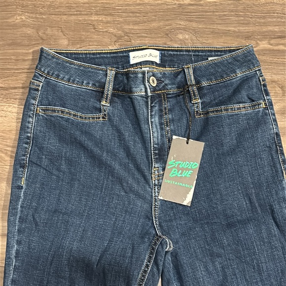 **NWT** Studio Blue Jeans - Picture 5 of 7